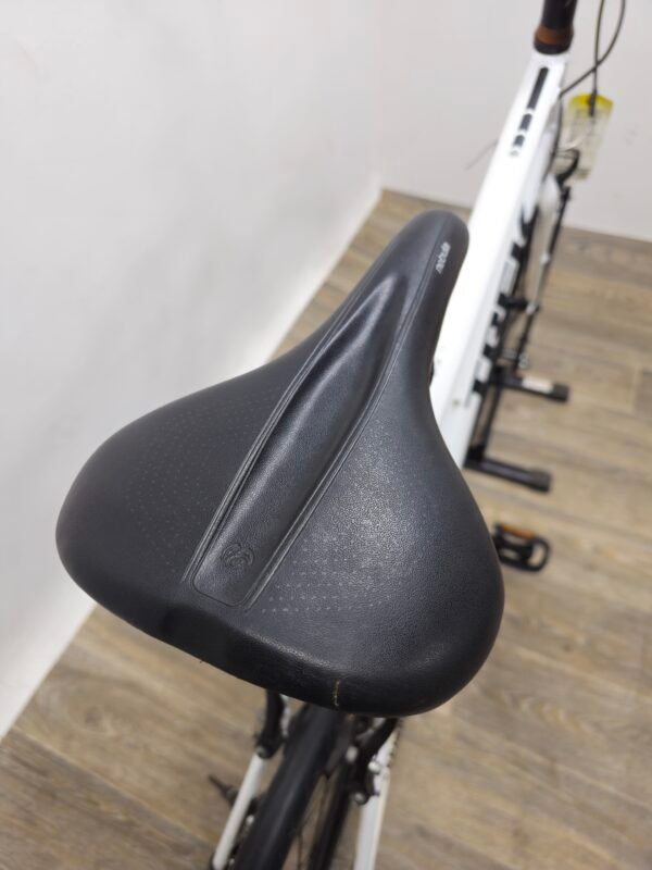 Trek FX 3 الهجينة